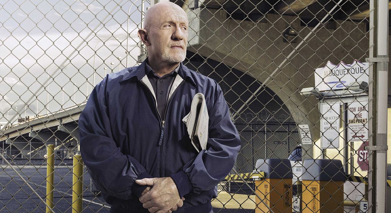 Jonathan Banks interpère Mike. Le personnage le plus puissant de cette série.